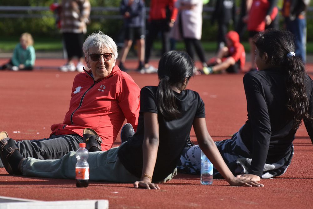 Seks årtier som atletikkens ansigt: Artikel om Kirsten Bergmann